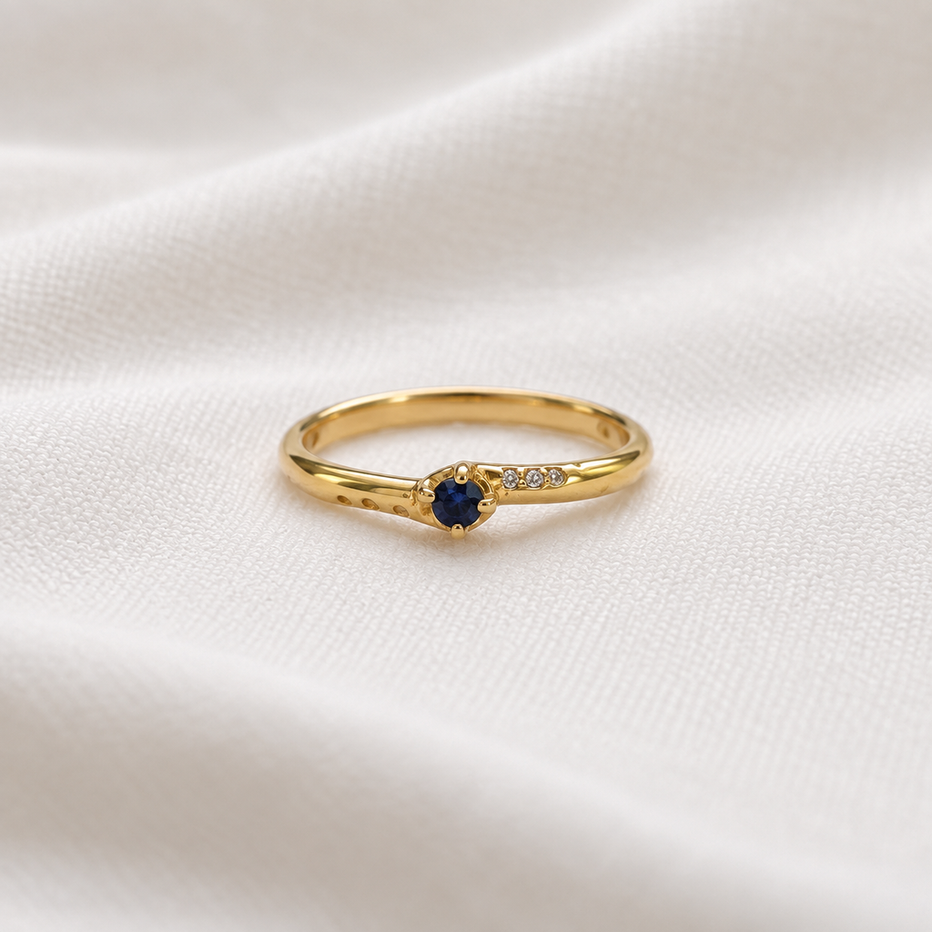 Anillo Solitario Pavé Asimétrico con Zafiro y Diamantes en Oro Amarillo 18K