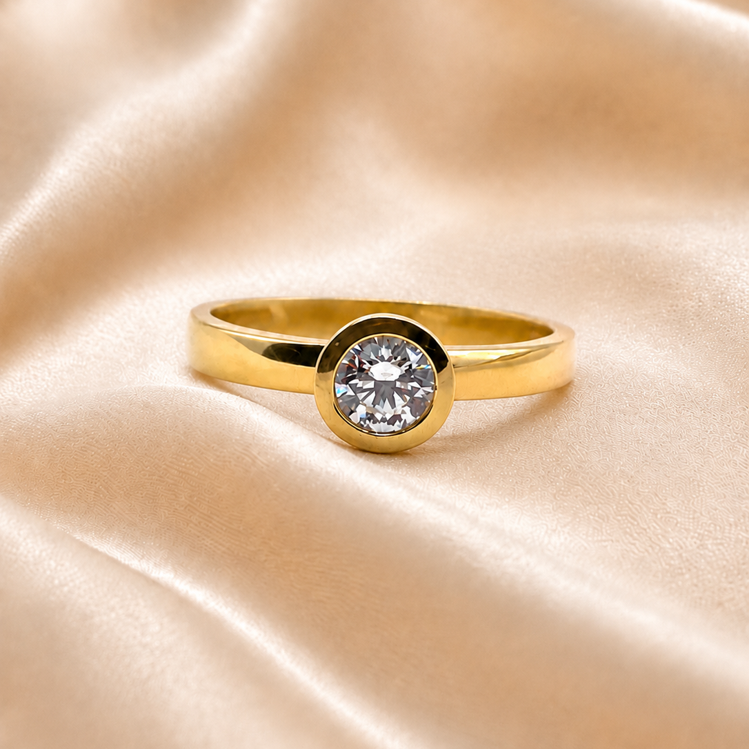 Anillo Solitario Bisel Oro Amarillo 18k con circón
