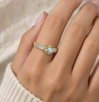 Anillo Solitario Moissanita 1 ct y Diamantes en Oro Amarillo 18k