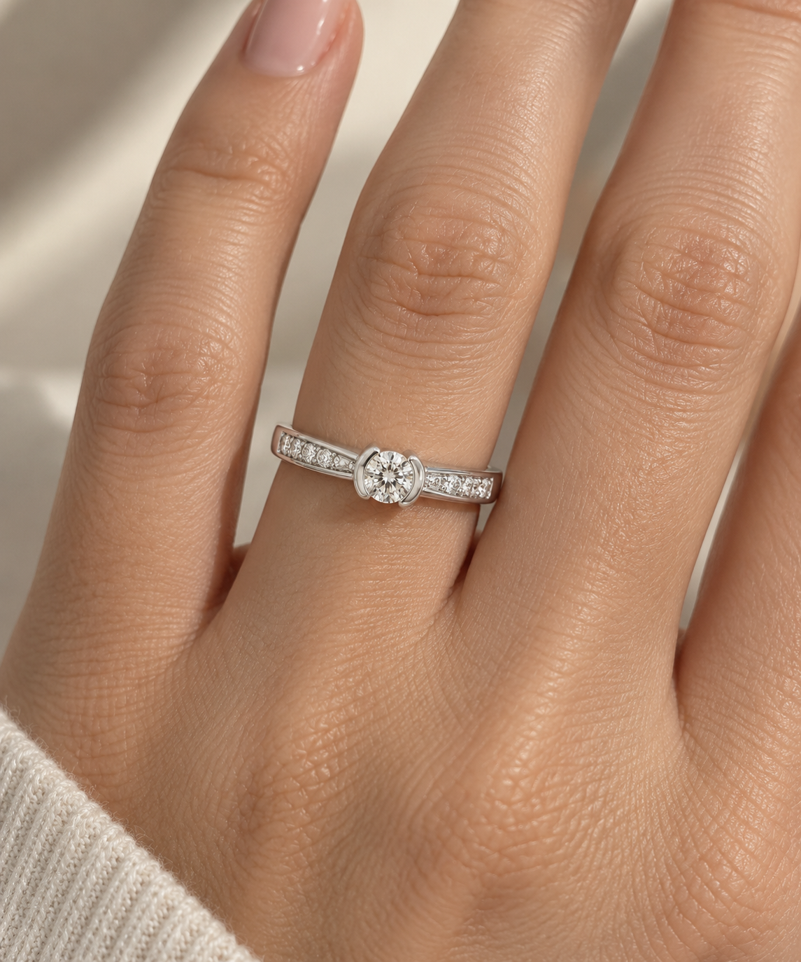 Anillo solitario pavé con diamante y oro blanco paladio