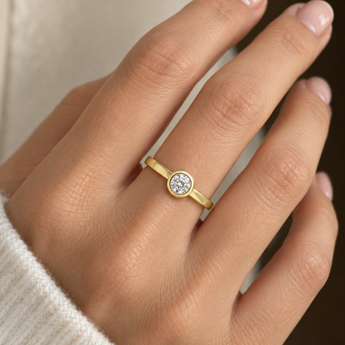 Anillo Solitario Bisel Oro Amarillo 18k con circón