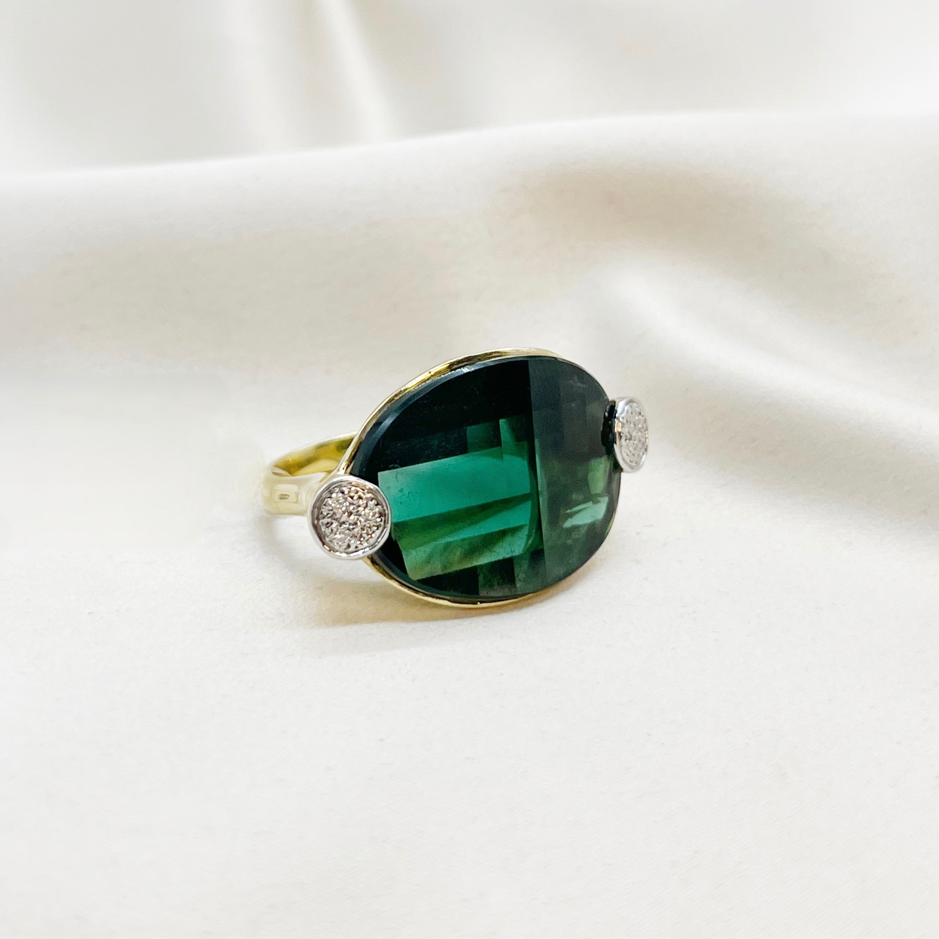 Anillo Tensión Topacio Verde y Brillantes en Oro Amarillo 18k