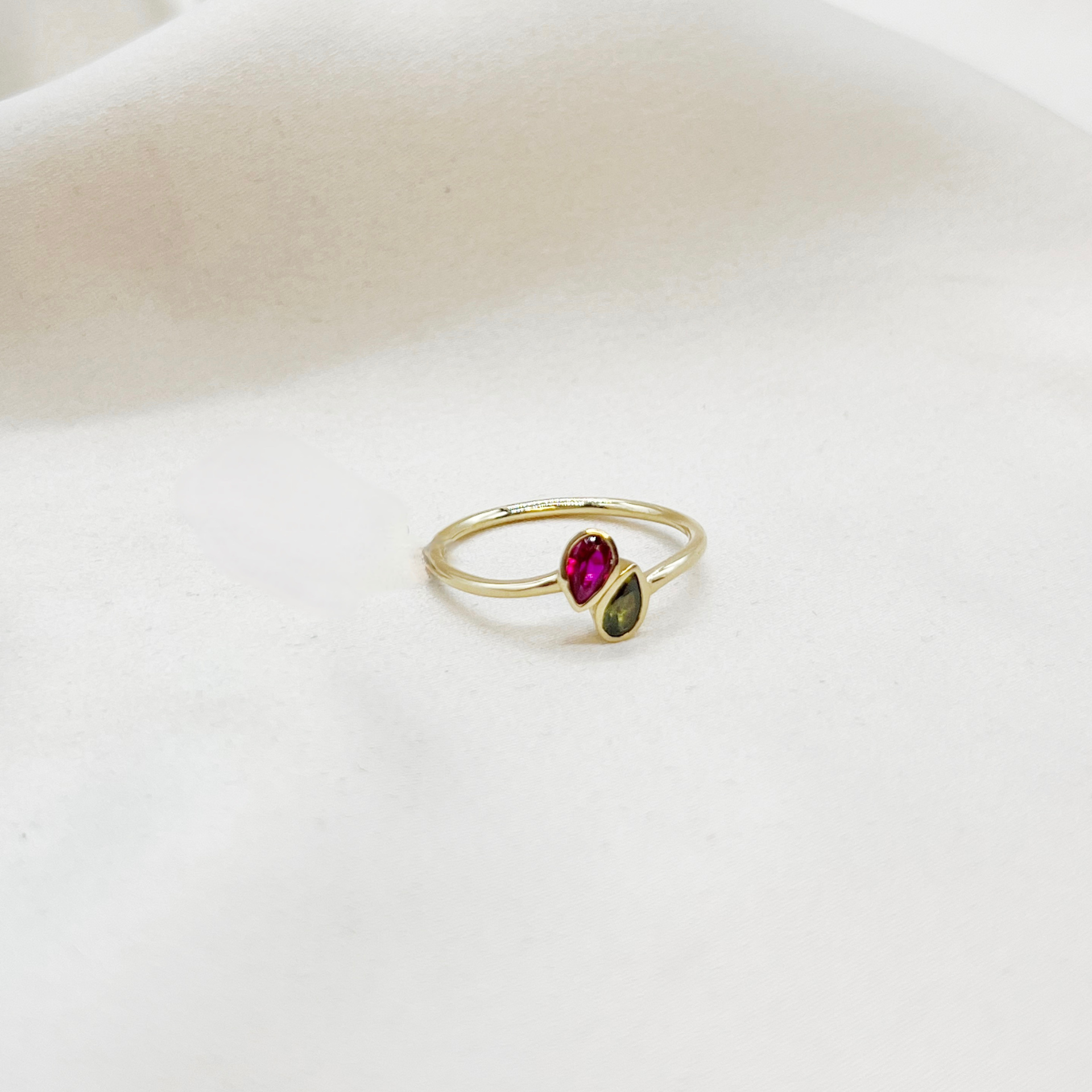 Anillo Doble Gota de Color en Oro 18k