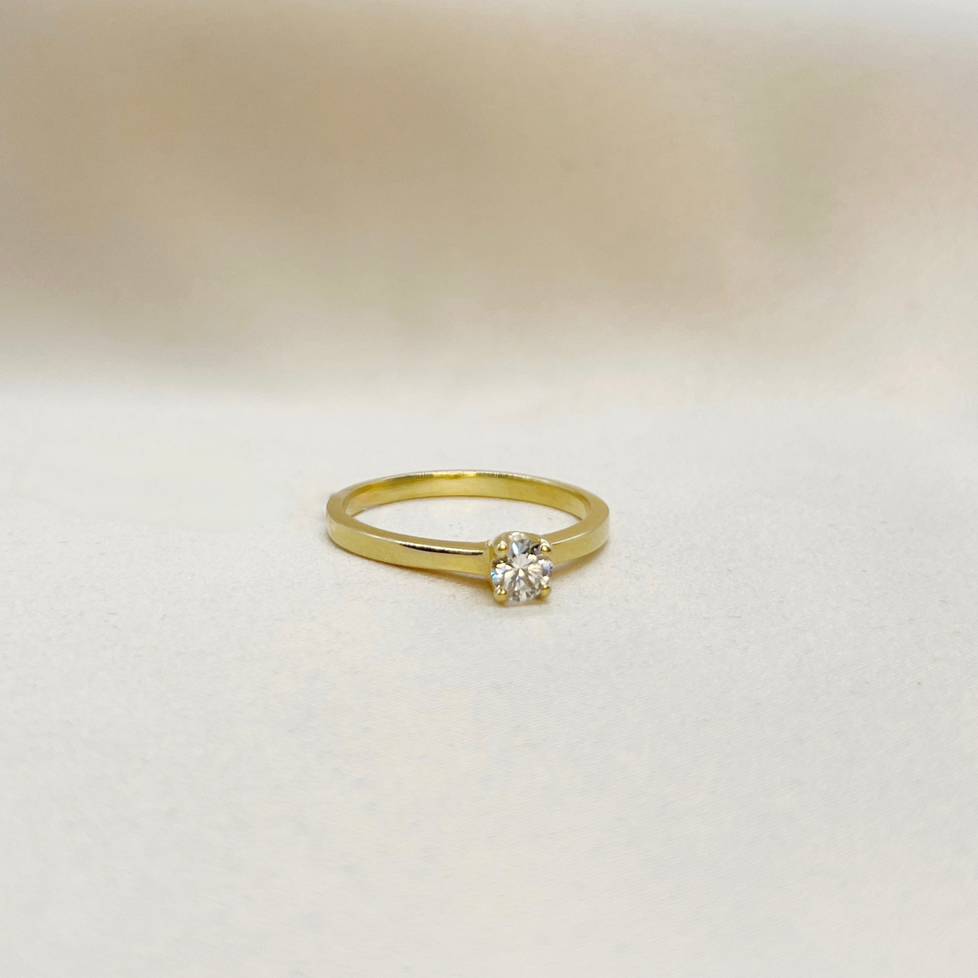 Anillo Solitario Clásico Diamante 0,25 ct en Oro Amarillo 18k
