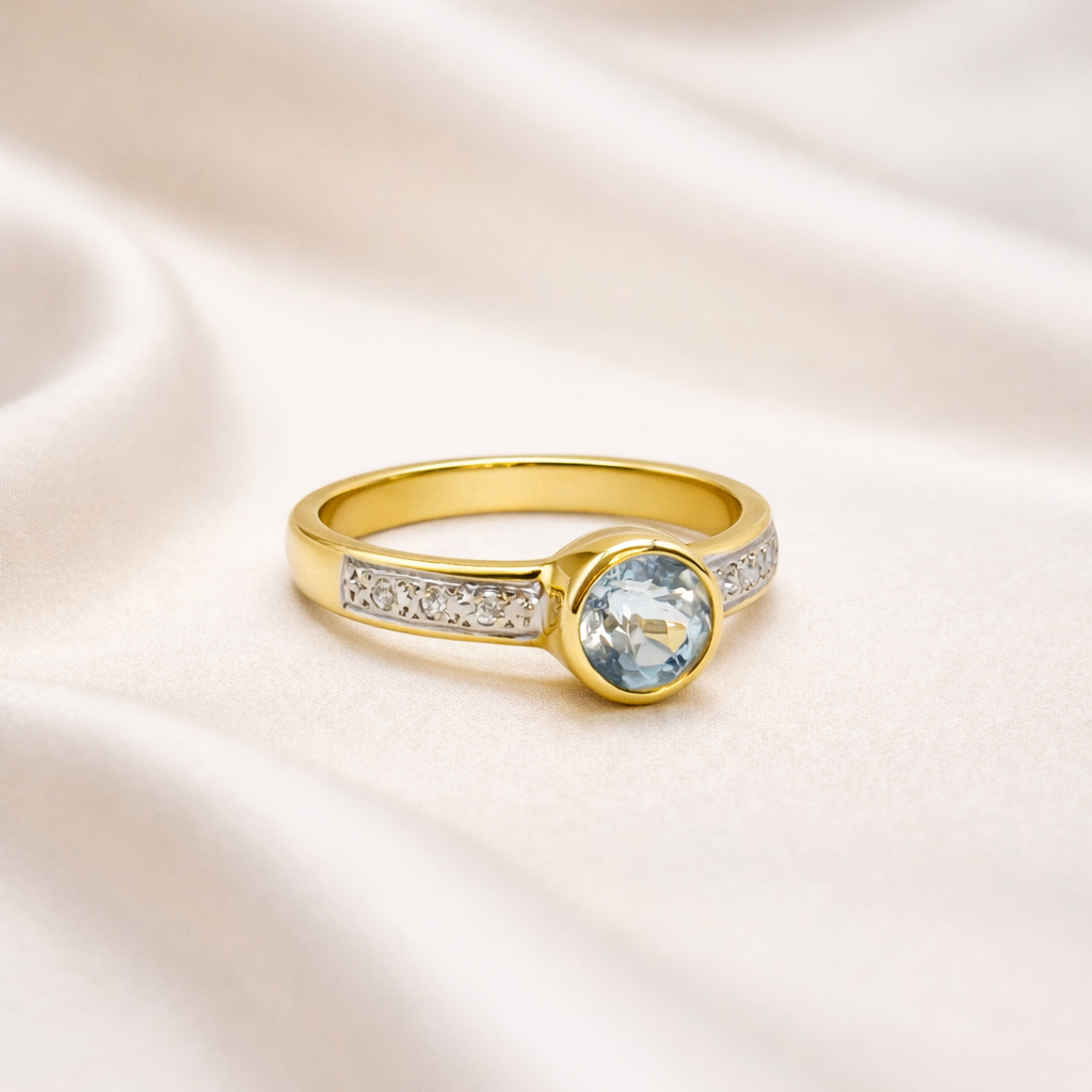 Anillo Solitario Moissanita 1 ct y Diamantes en Oro Amarillo 18k