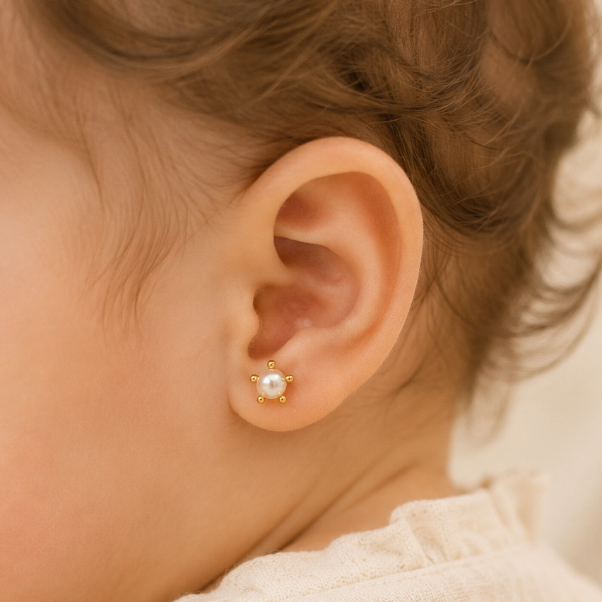 Aritos Perlita con Pistilos para bebé en oro 18K