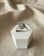 Anillo Halo Redondo Oro Blanco y Diamantes