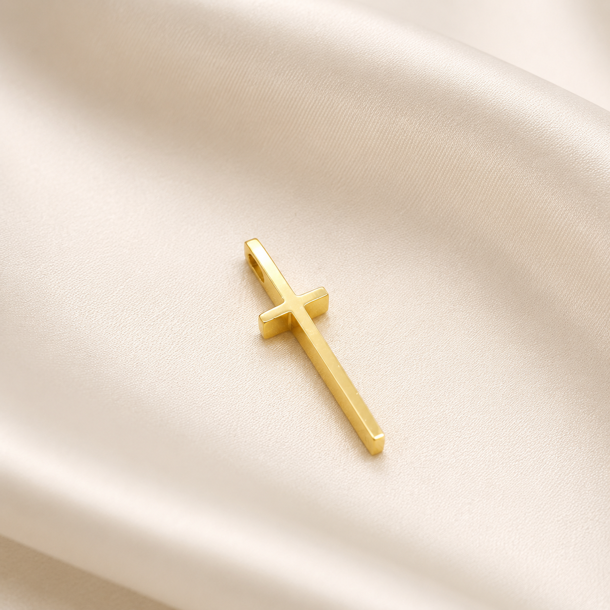 Colgante Cruz Alargada en Oro Amarillo 18k