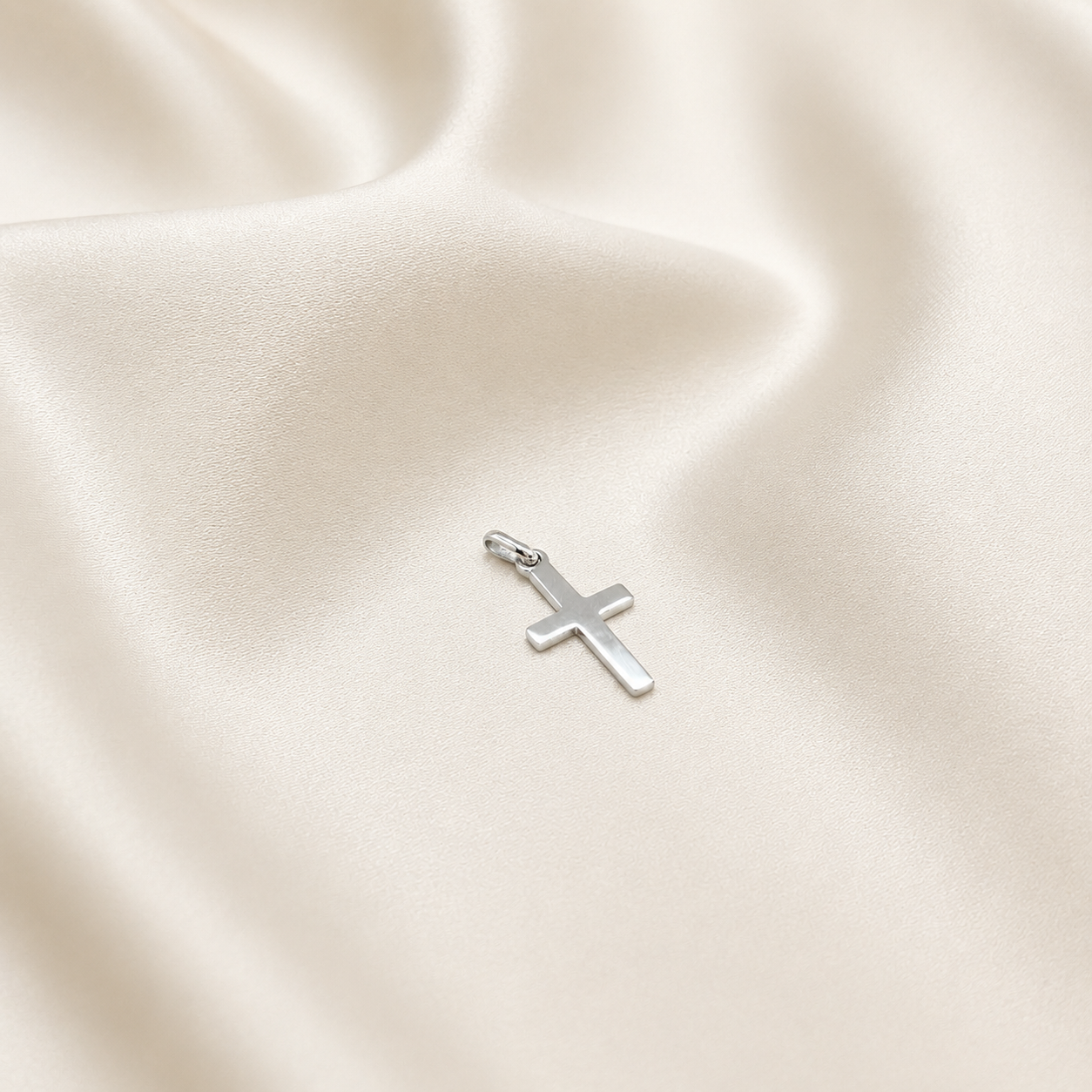 Cruz Plana en Oro Blanco 18k