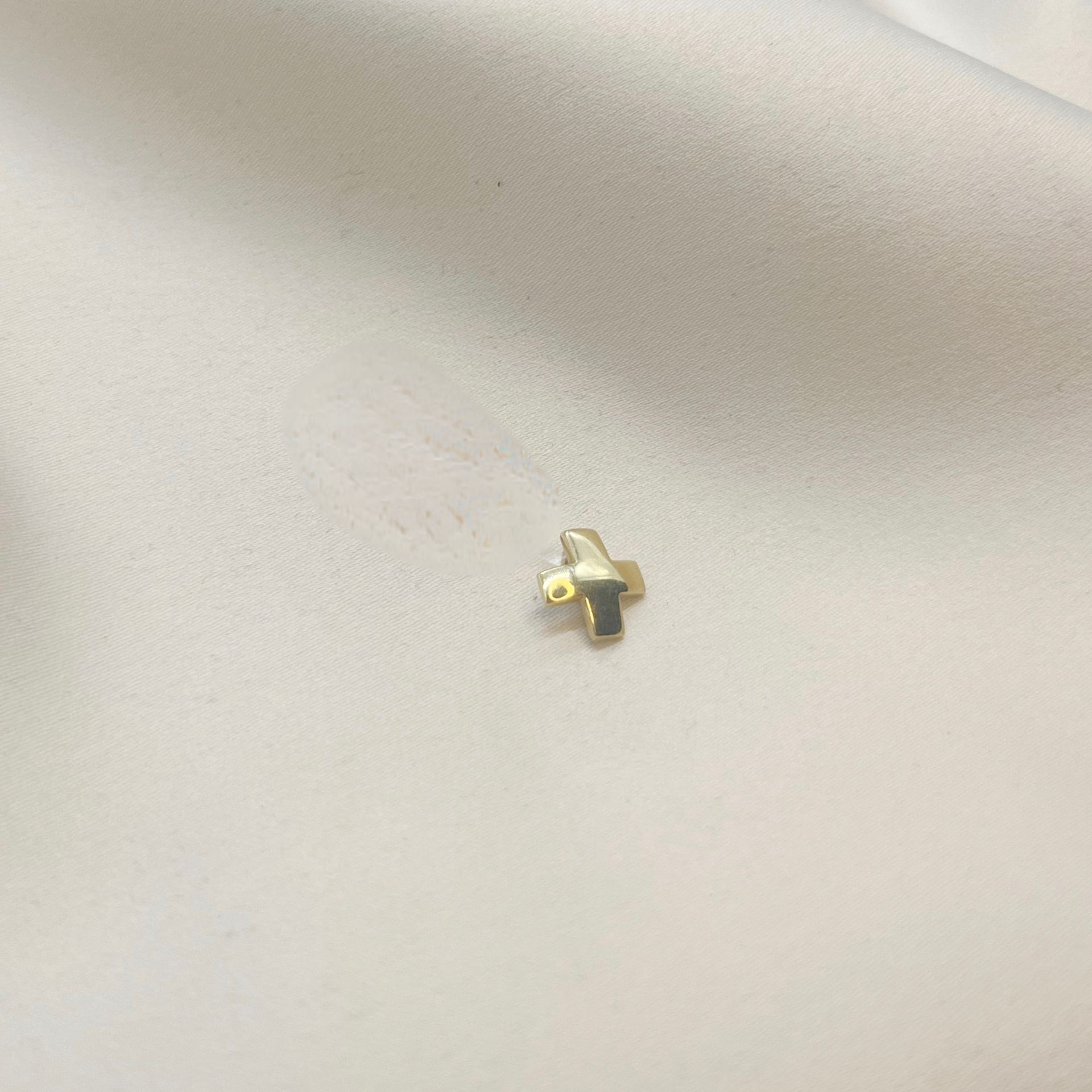 Cruz Mini Bombé en Oro Amarillo 18k