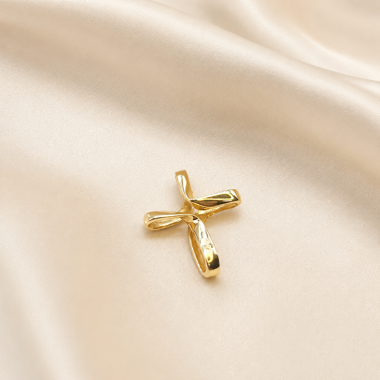 Cruz Twist en Oro Amarillo 18k