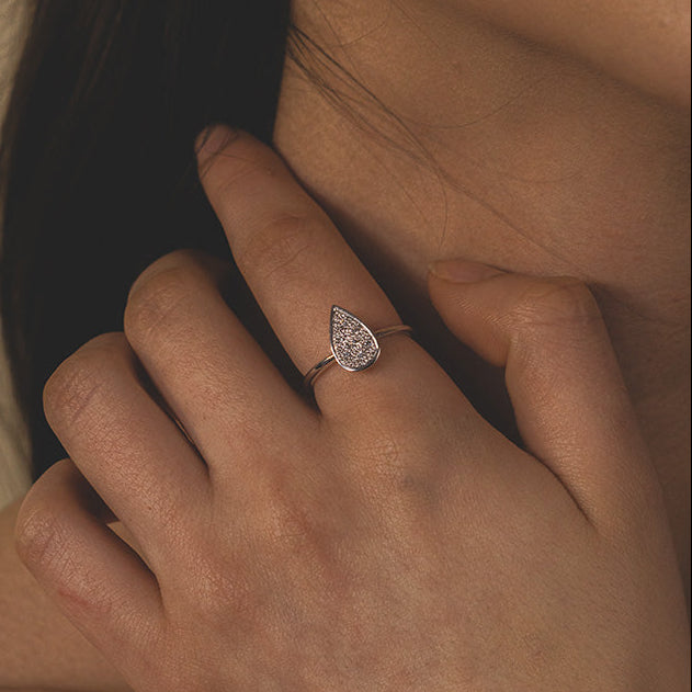 Anillo Gota Brillante en Oro Blanco Paladio 18k