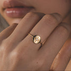 Anillo Círculo con estrella en Oro 18k
