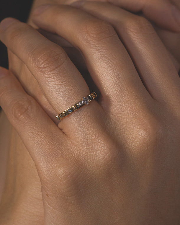 Anillo denario con zafiros y diamantes