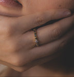 Anillo denario con zafiros y diamantes