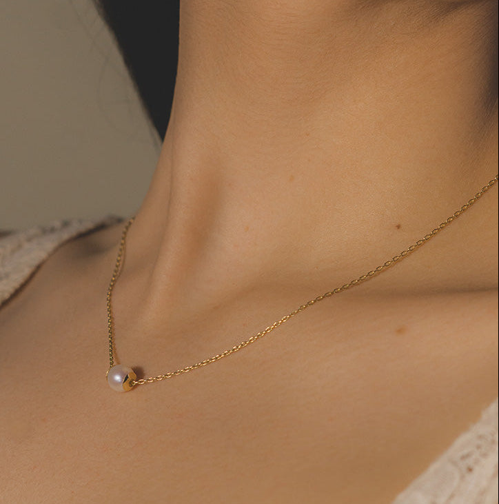 Collar Perla Central en Oro Amarillo 18k