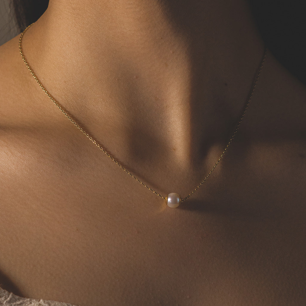 Collar Perla Central en Oro Amarillo 18k