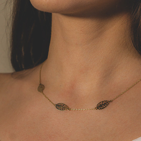 Collar Trío de Hojas Caladas en Oro Amarillo 18k