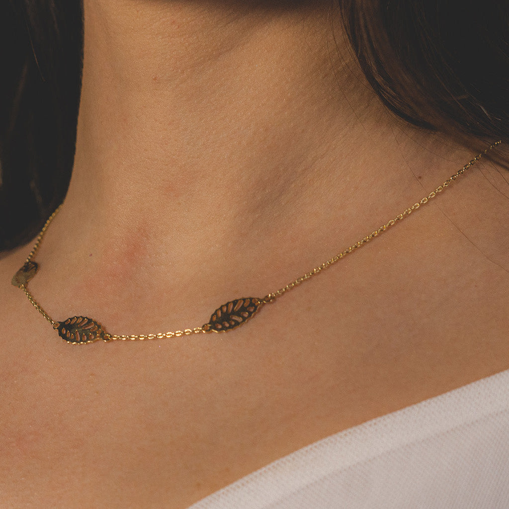 Collar Trío de Hojas Caladas en Oro Amarillo 18k