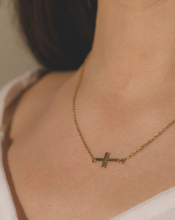 Collar Cruz Horizontal en Oro Amarillo 18k