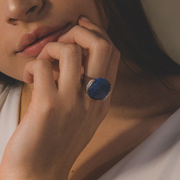 Anillo Tensión Raíz de Zafiro y Brillantes en Oro Blanco Paladio