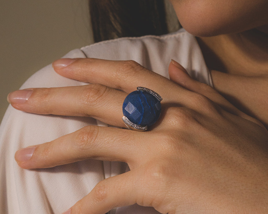 Anillo Tensión Raíz de Zafiro y Brillantes en Oro Blanco Paladio