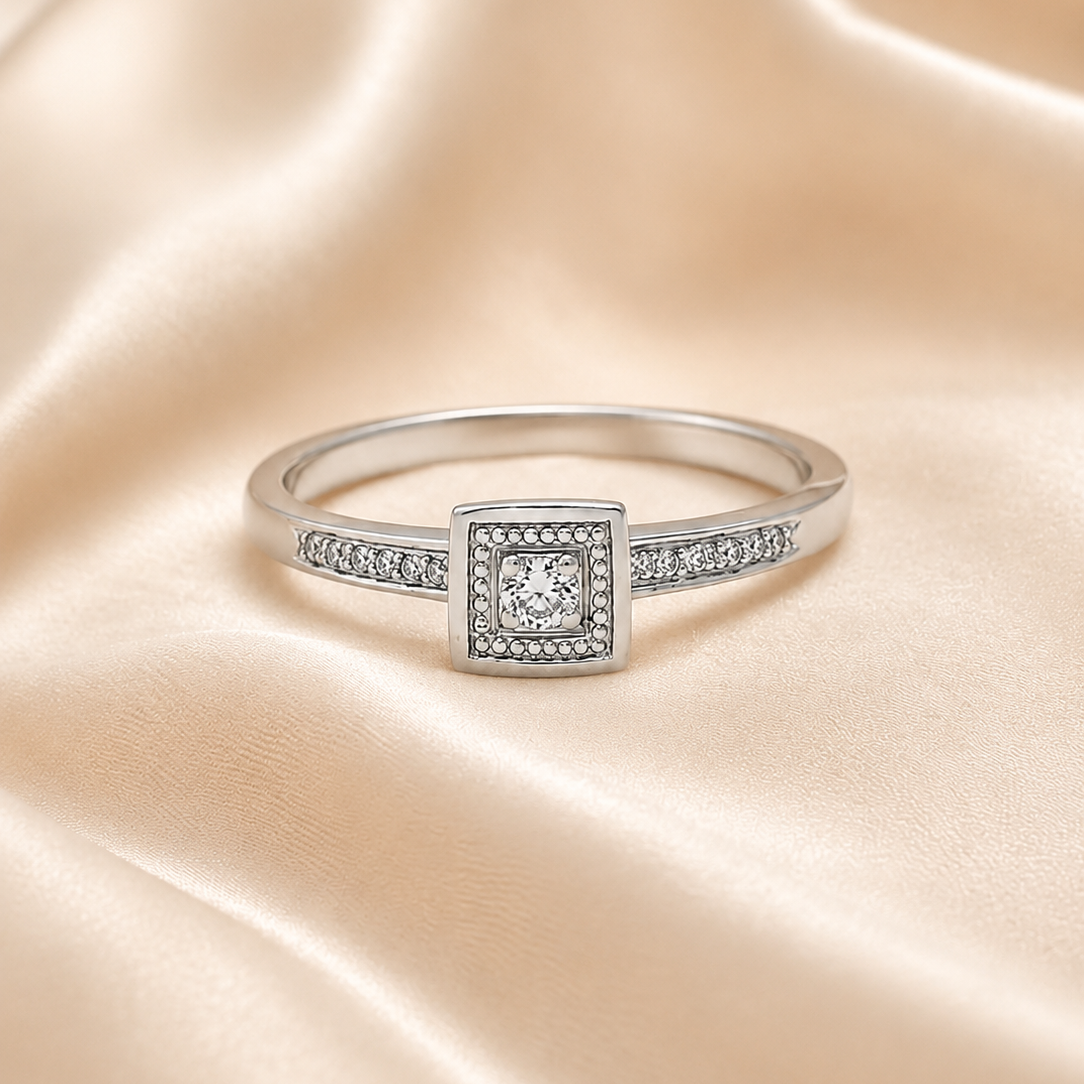 Anillo Cuadrado de Diamantes en Oro Blanco Paladio 18K