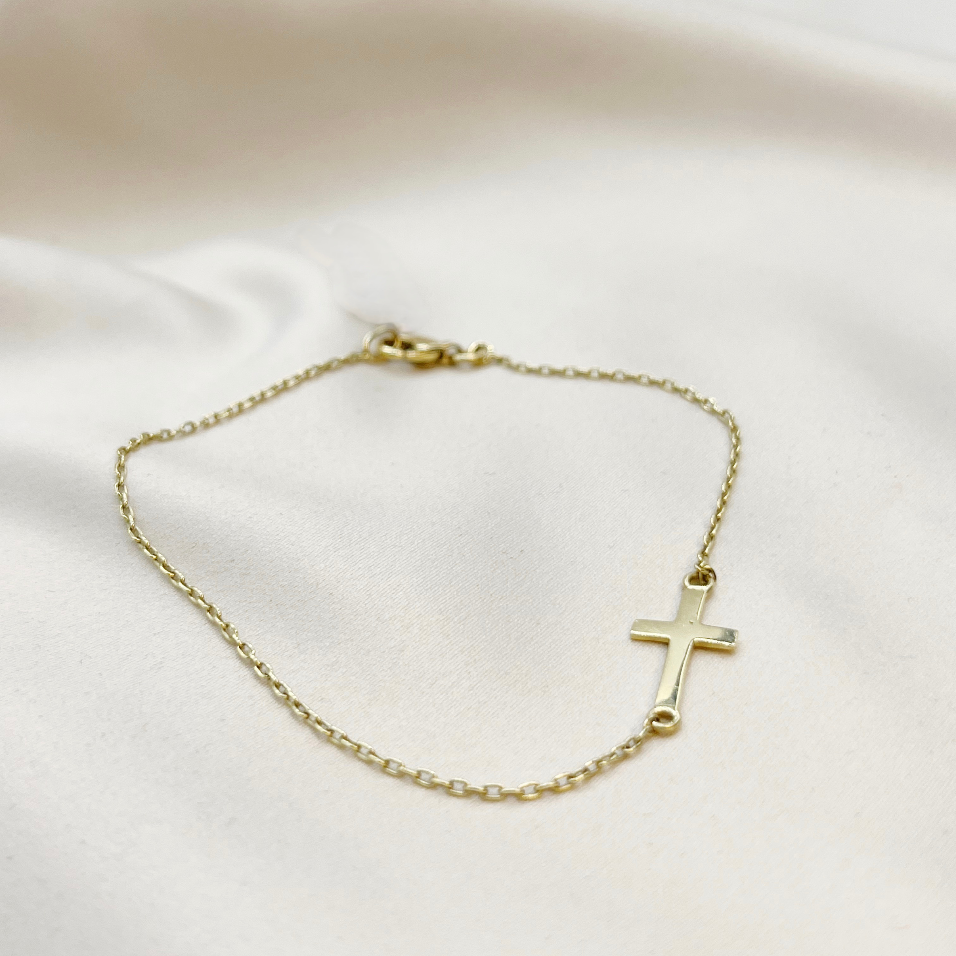 Pulsera Cruz Horizontal en Oro Amarillo 18k