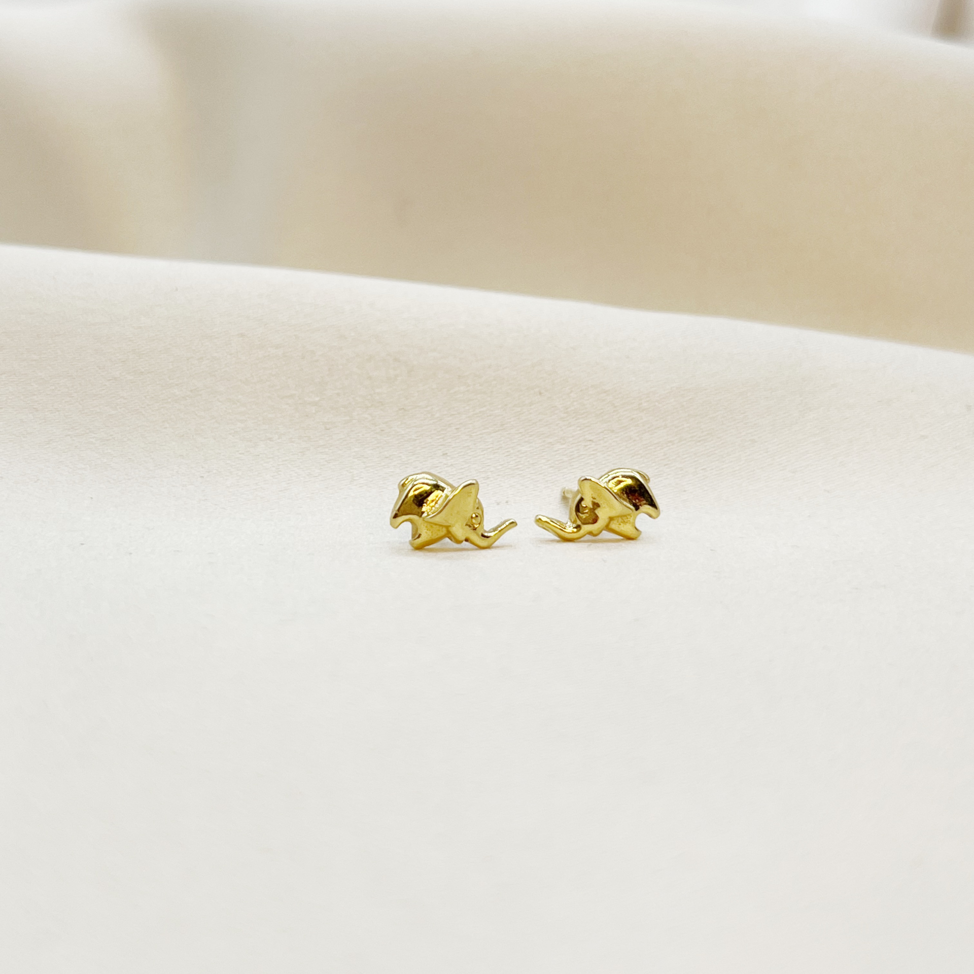 Aros elefante para bebe en oro amarillo 18kt