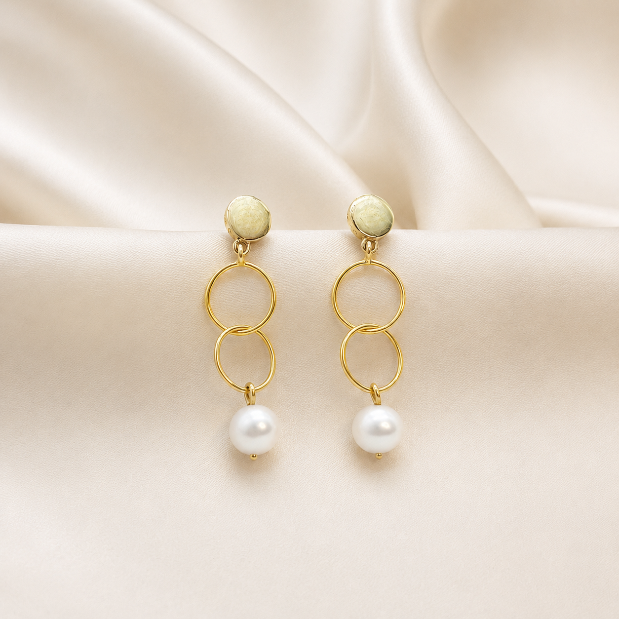 Aros Argollas & Perla de Río en Oro Amarillo 18k