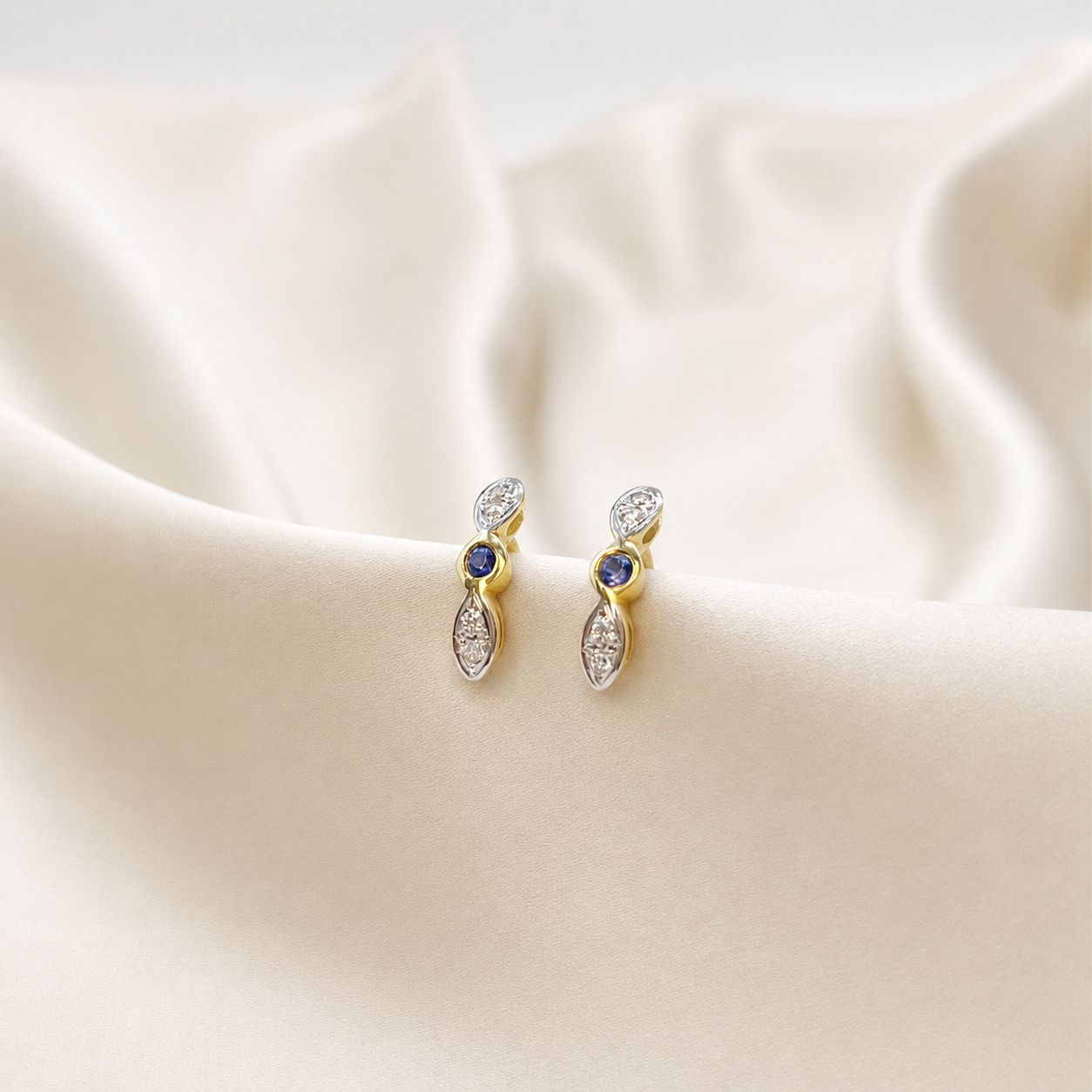 Aros Marquise Zafiro & Diamantes en Oro Amarillo 18k
