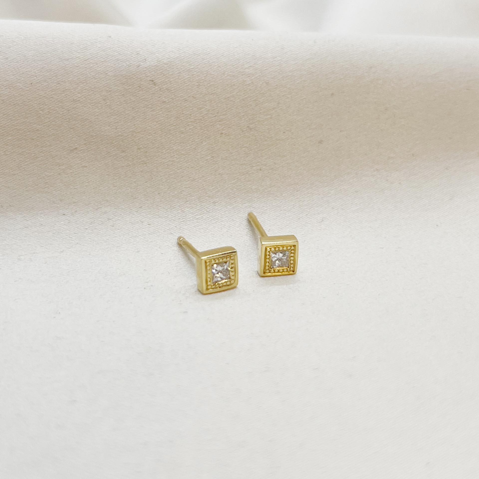 Aros Cuadro Princess en Oro Amarillo 18k