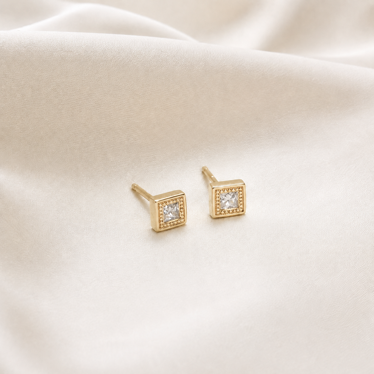 Aros Cuadro Princess en Oro Amarillo 18k