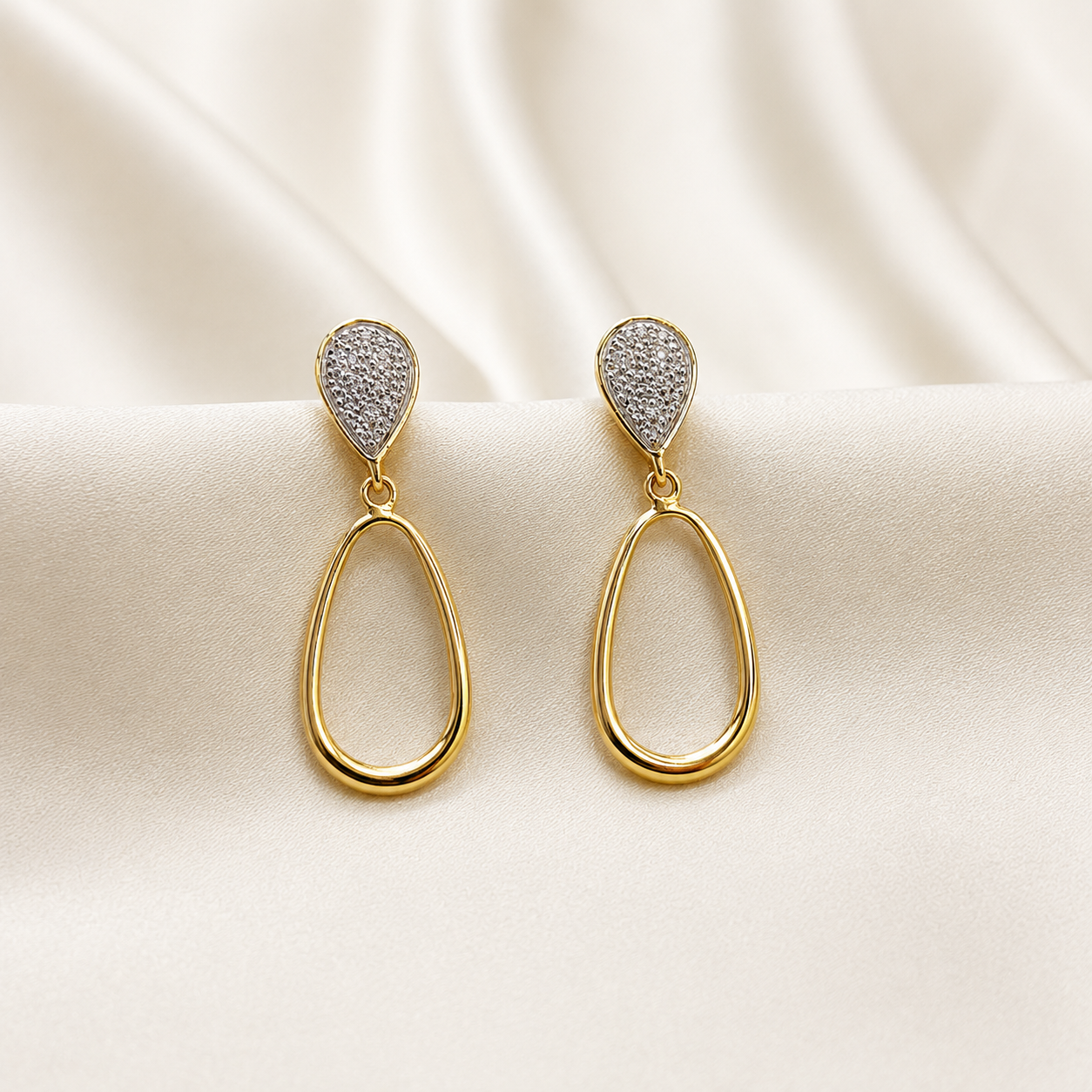 Aros Gota & Ovalo con Diamantes en Oro Amarillo 18k