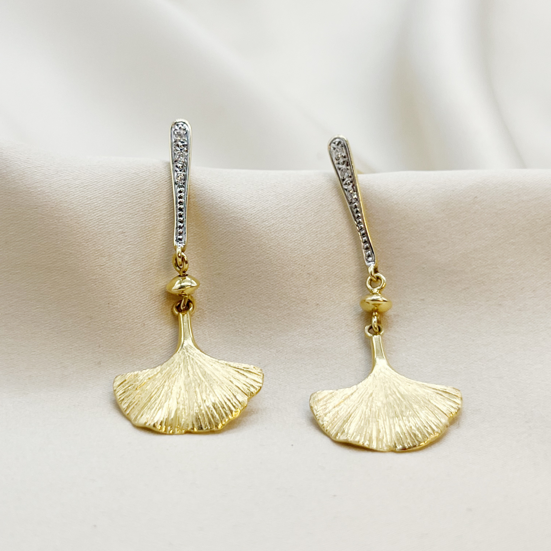 Aros Ginkgo & Brillantes en Oro Amarillo 18k