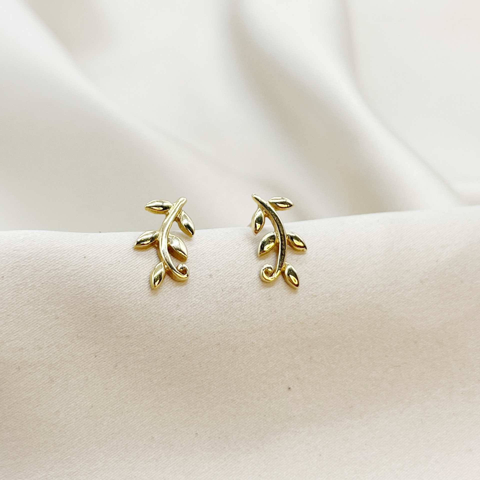 Aro Trepador Ramita en Oro Amarillo 18k