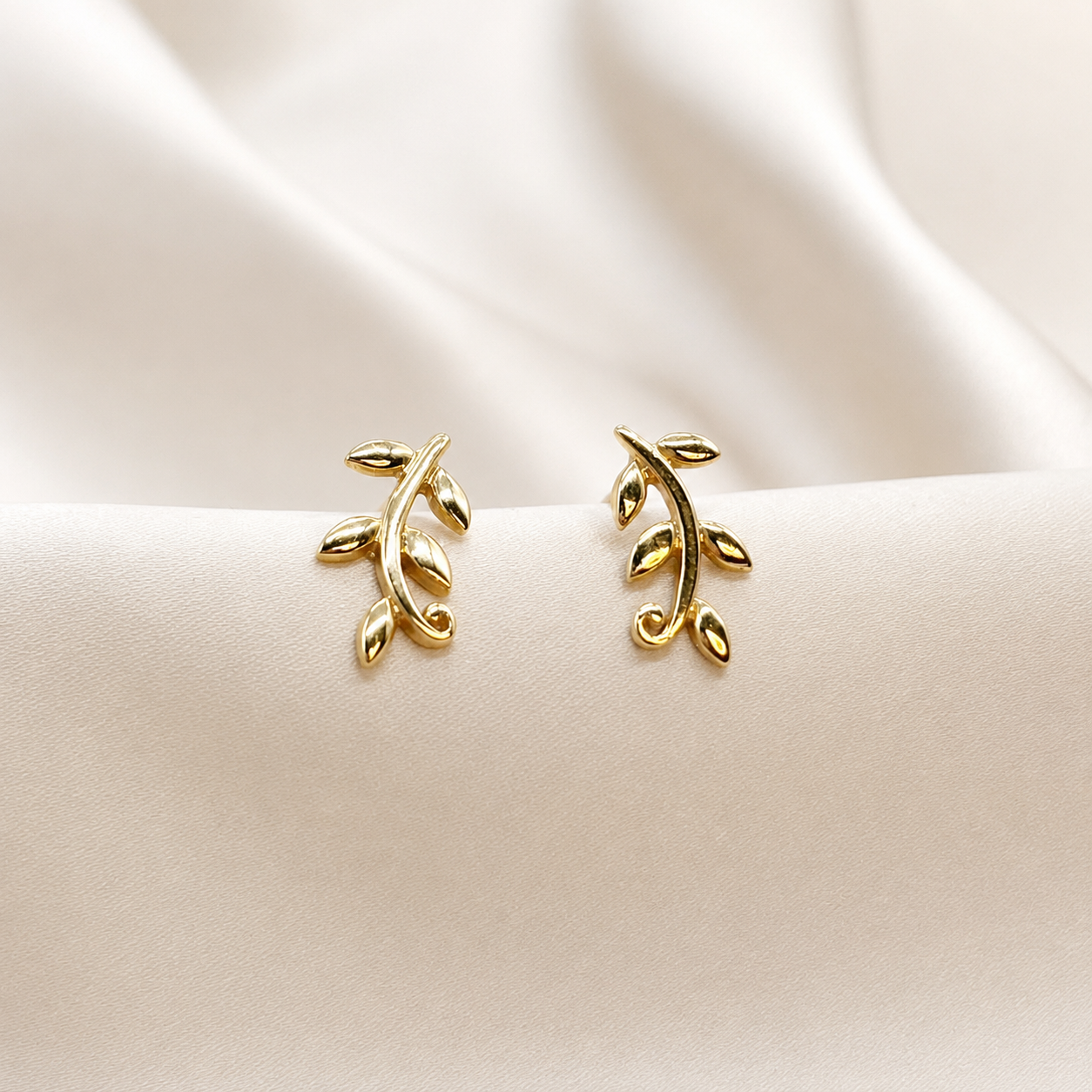 Aro Trepador Ramita en Oro Amarillo 18k