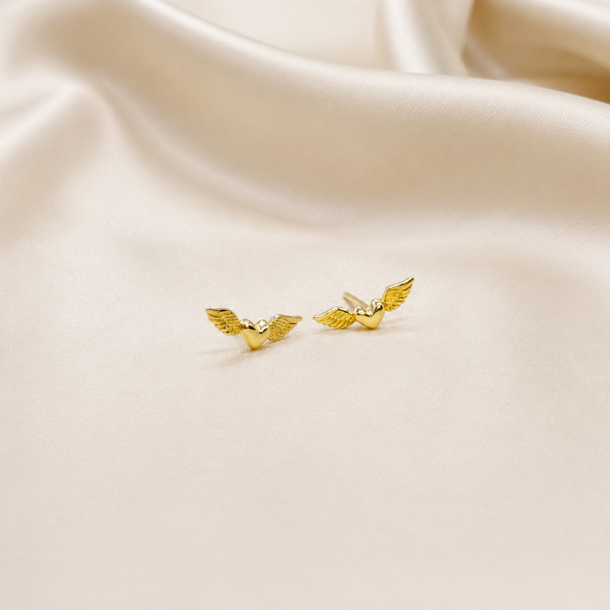 Aros Corazón Alado en Oro Amarillo 18k