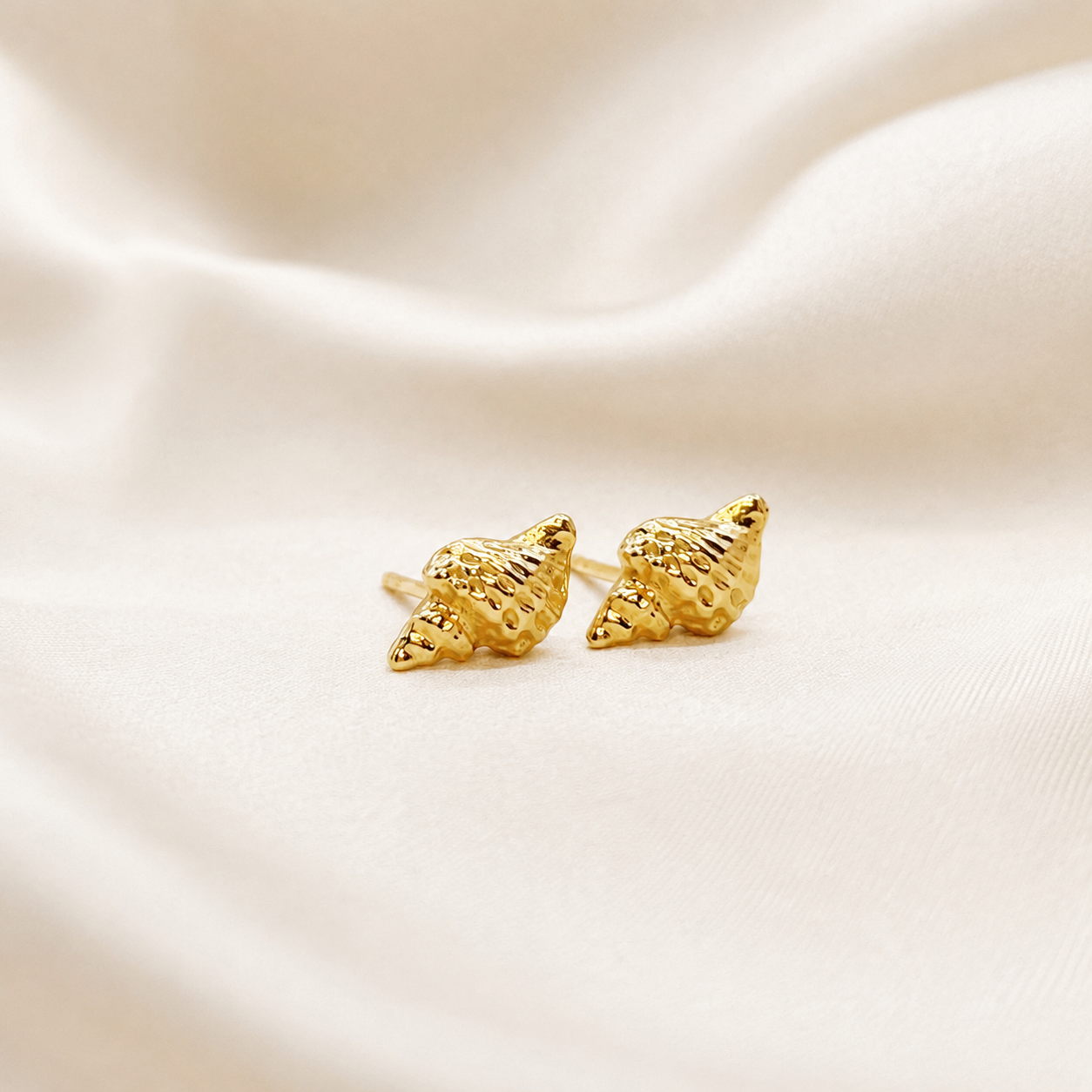 Aritos Caracola de Mar en Oro Amarillo 18k