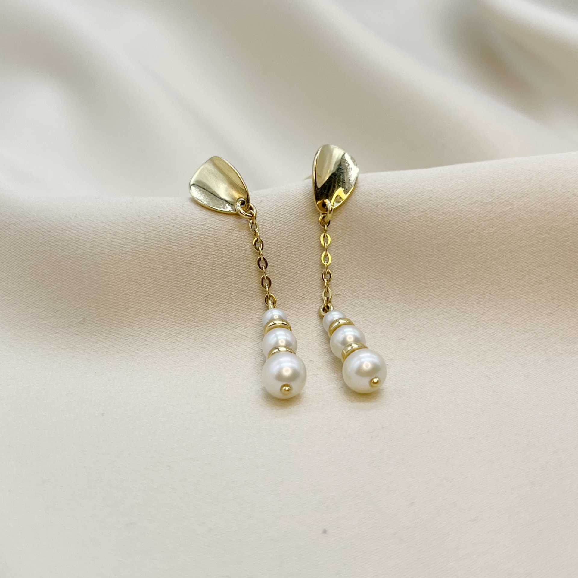 Aros Cascada de Perlas en Oro Amarillo 18k