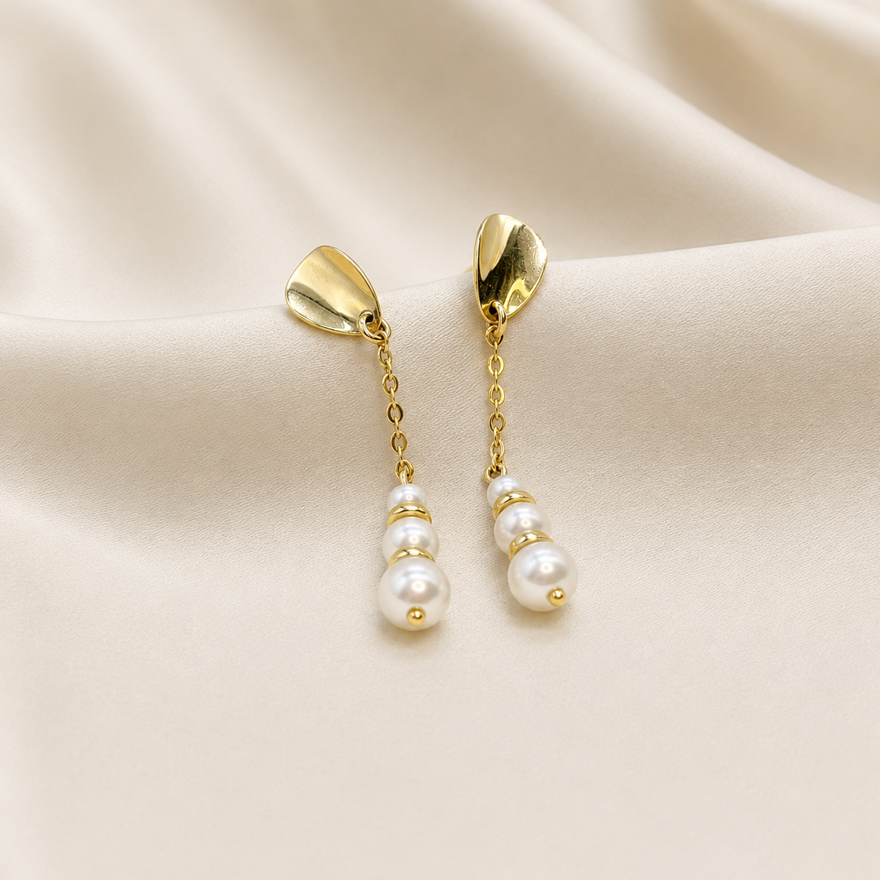 Aros Cascada de Perlas en Oro Amarillo 18k