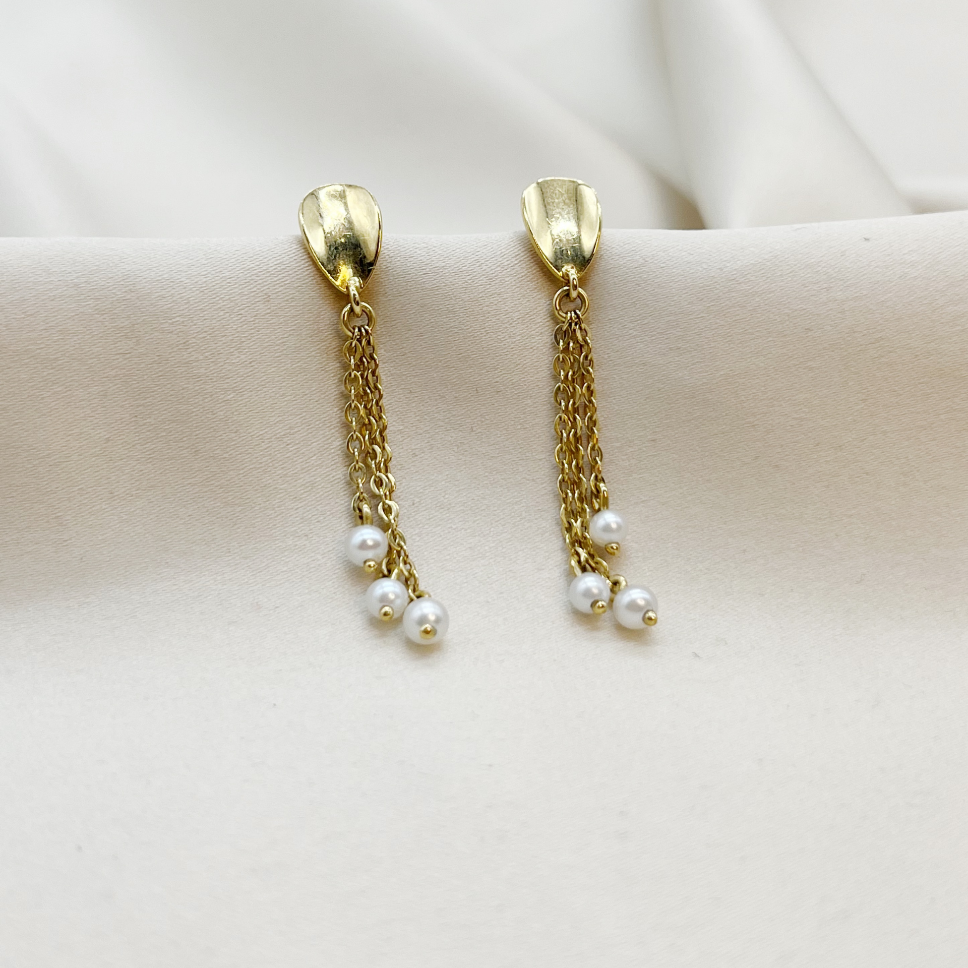 Aro Trío de Perlas de Río en Oro Amarillo 18k