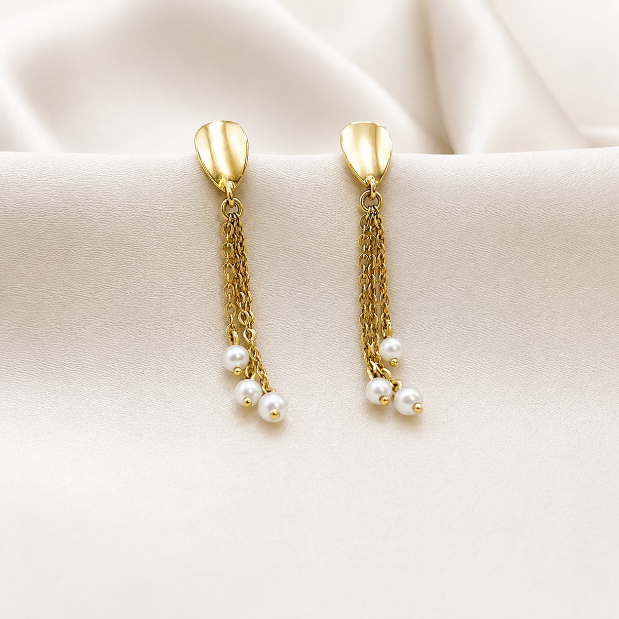 Aro Trío de Perlas de Río en Oro Amarillo 18k