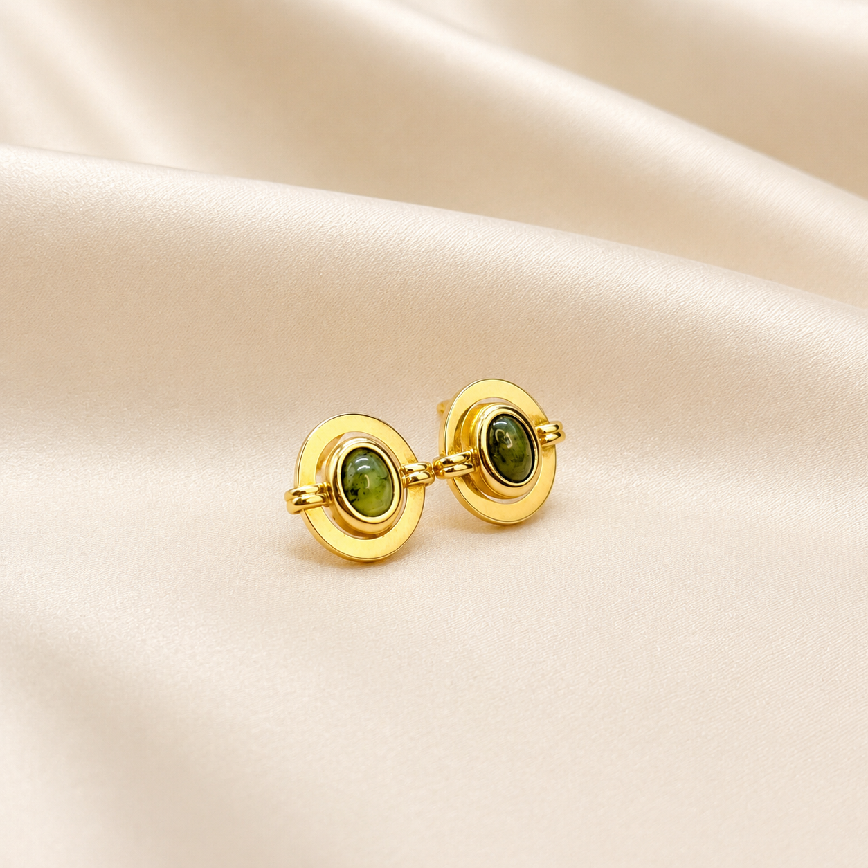 Aros Óvalo Turmalina Verde en Oro Amarillo 18k