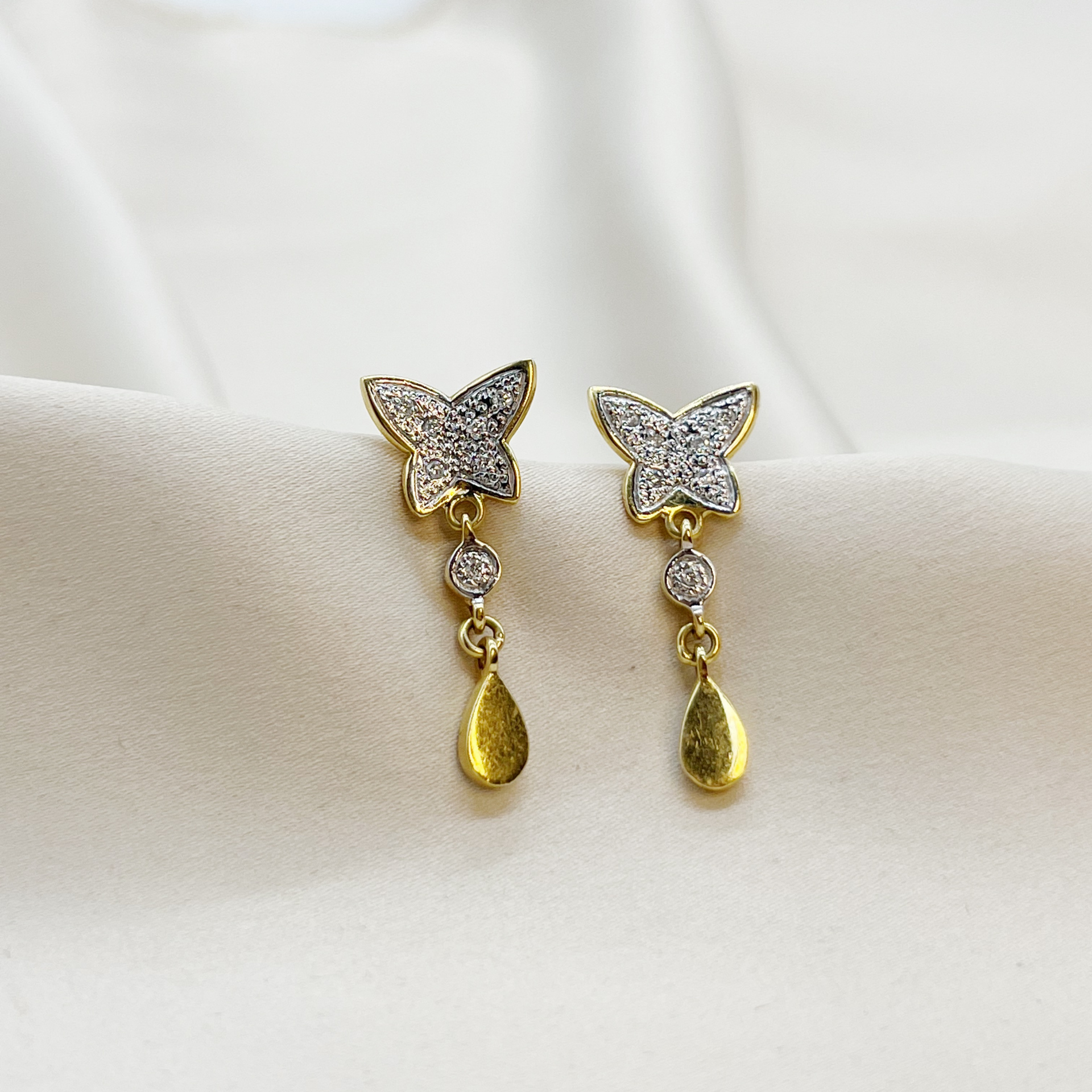 Aros Mariposa & Destellos en Oro Amarillo 18k