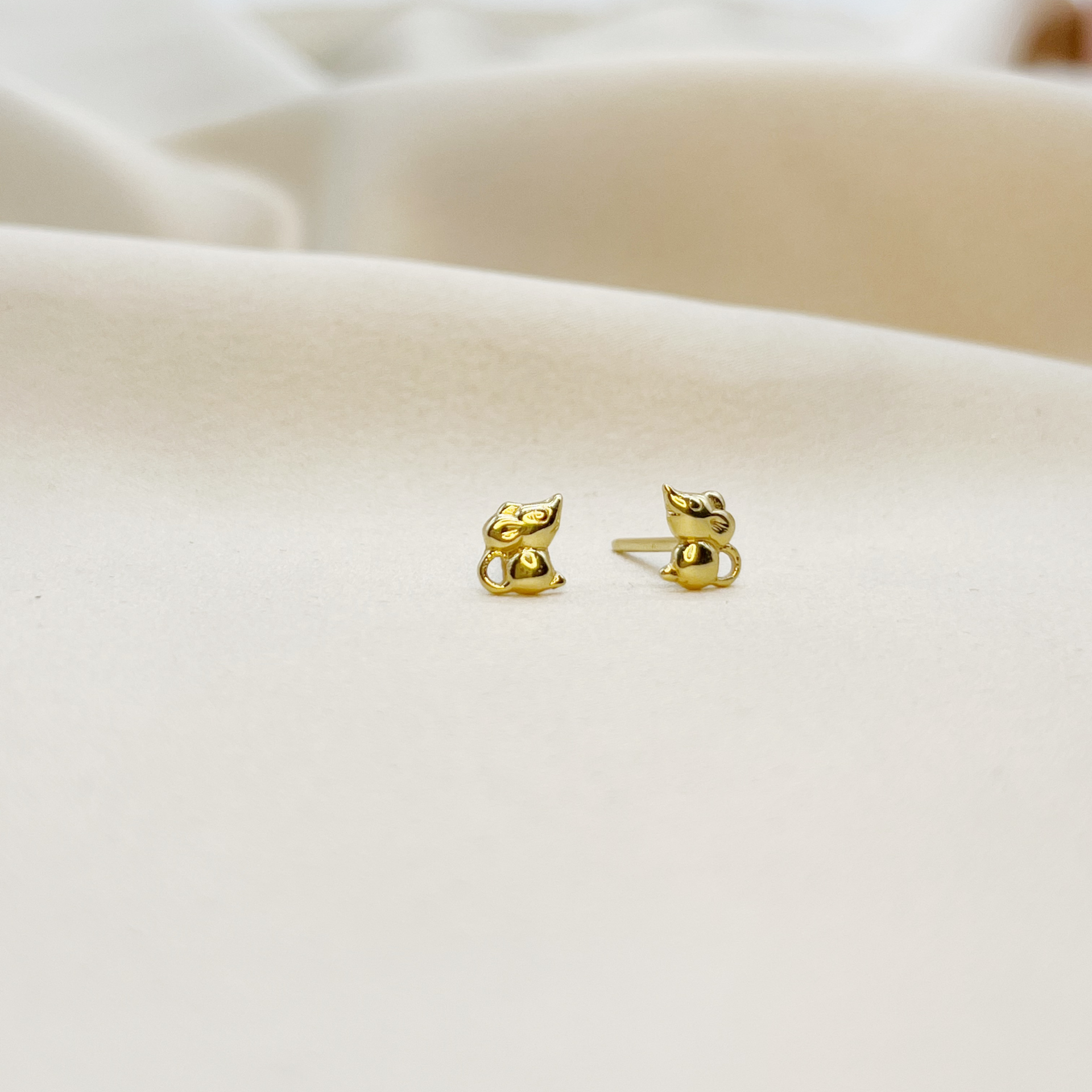 Aros Ratoncito Bebé en Oro Amarillo 18k