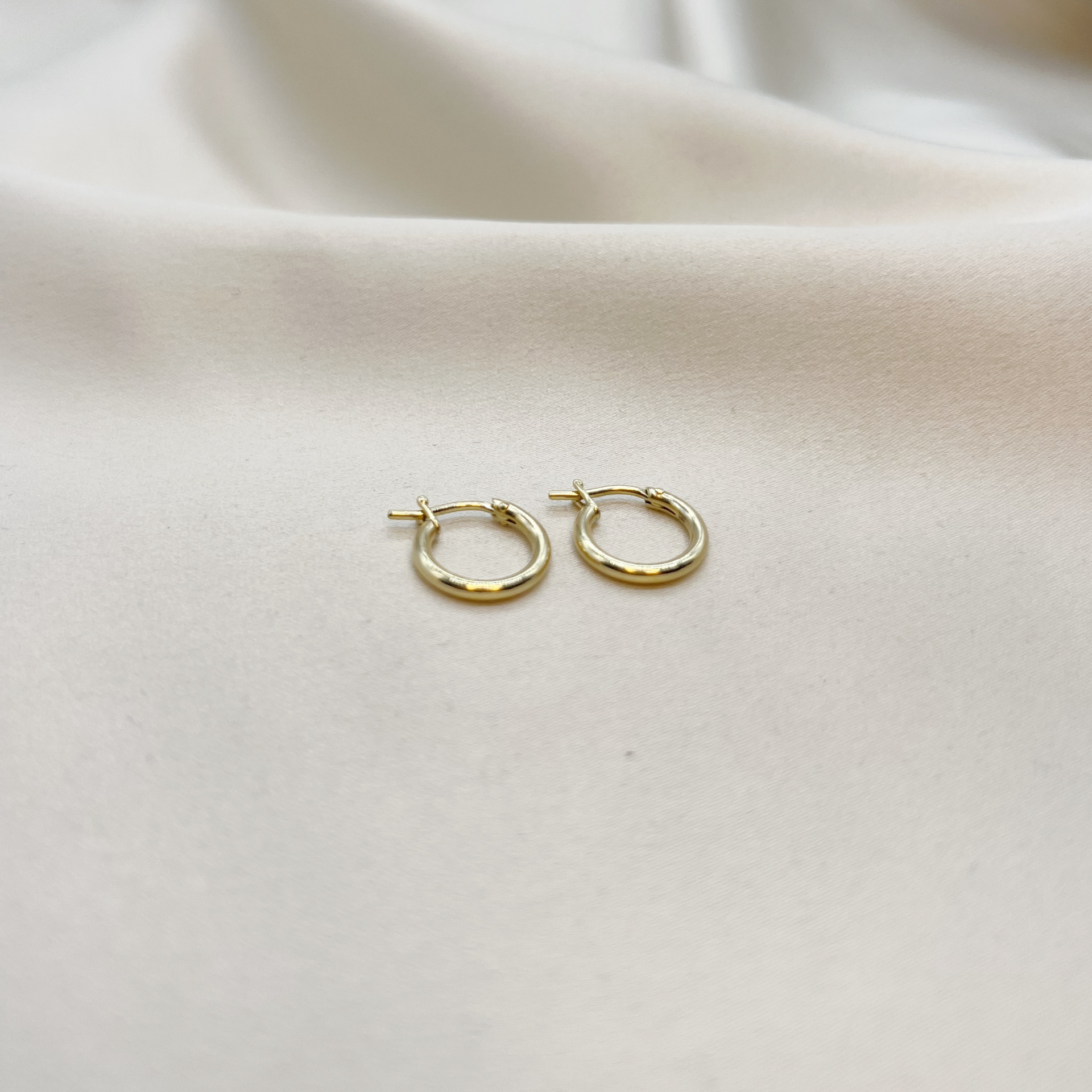 Aros Argolla Mini 8mm en Oro Amarillo 18k