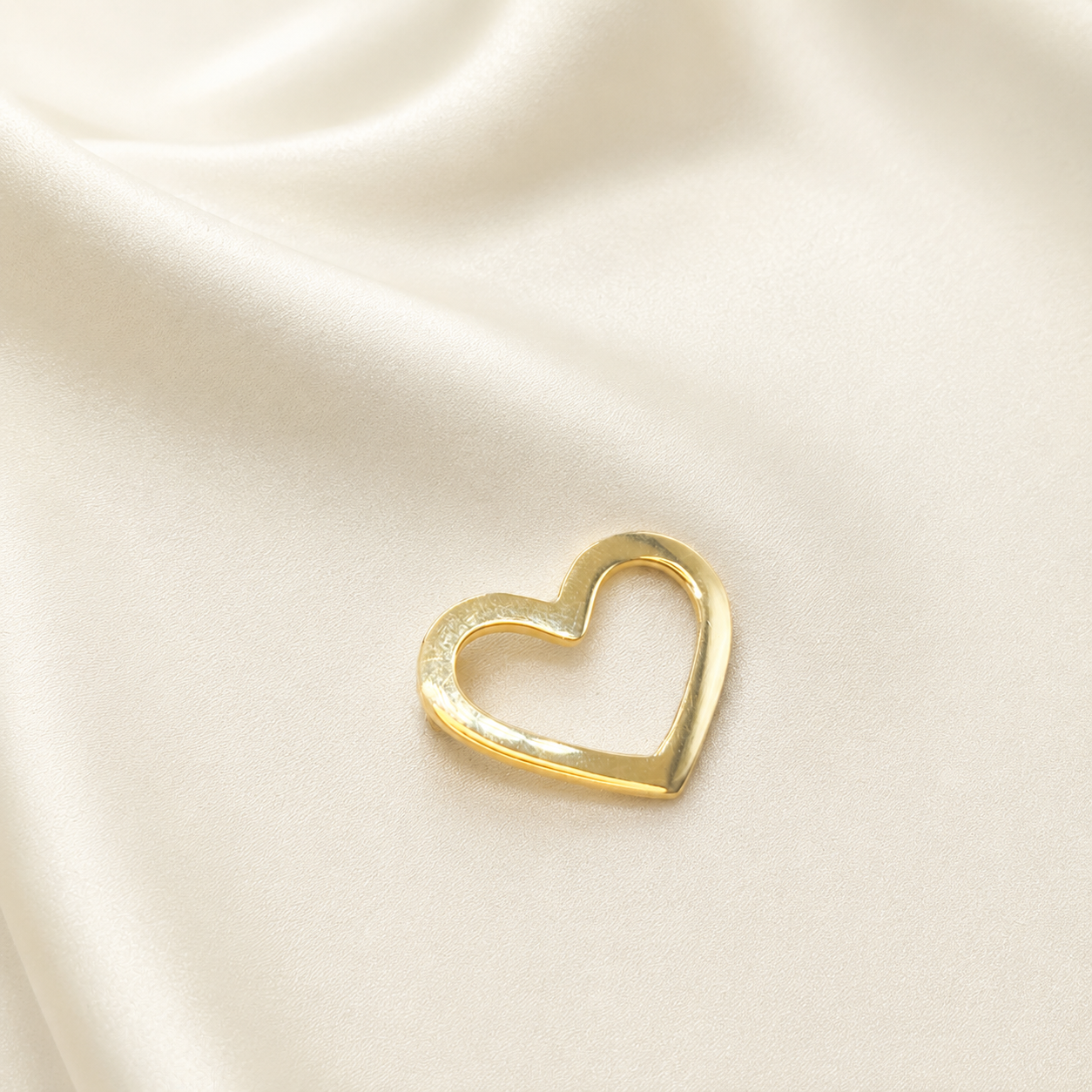 Colgante Corazón Calado en Oro Amarillo 18k