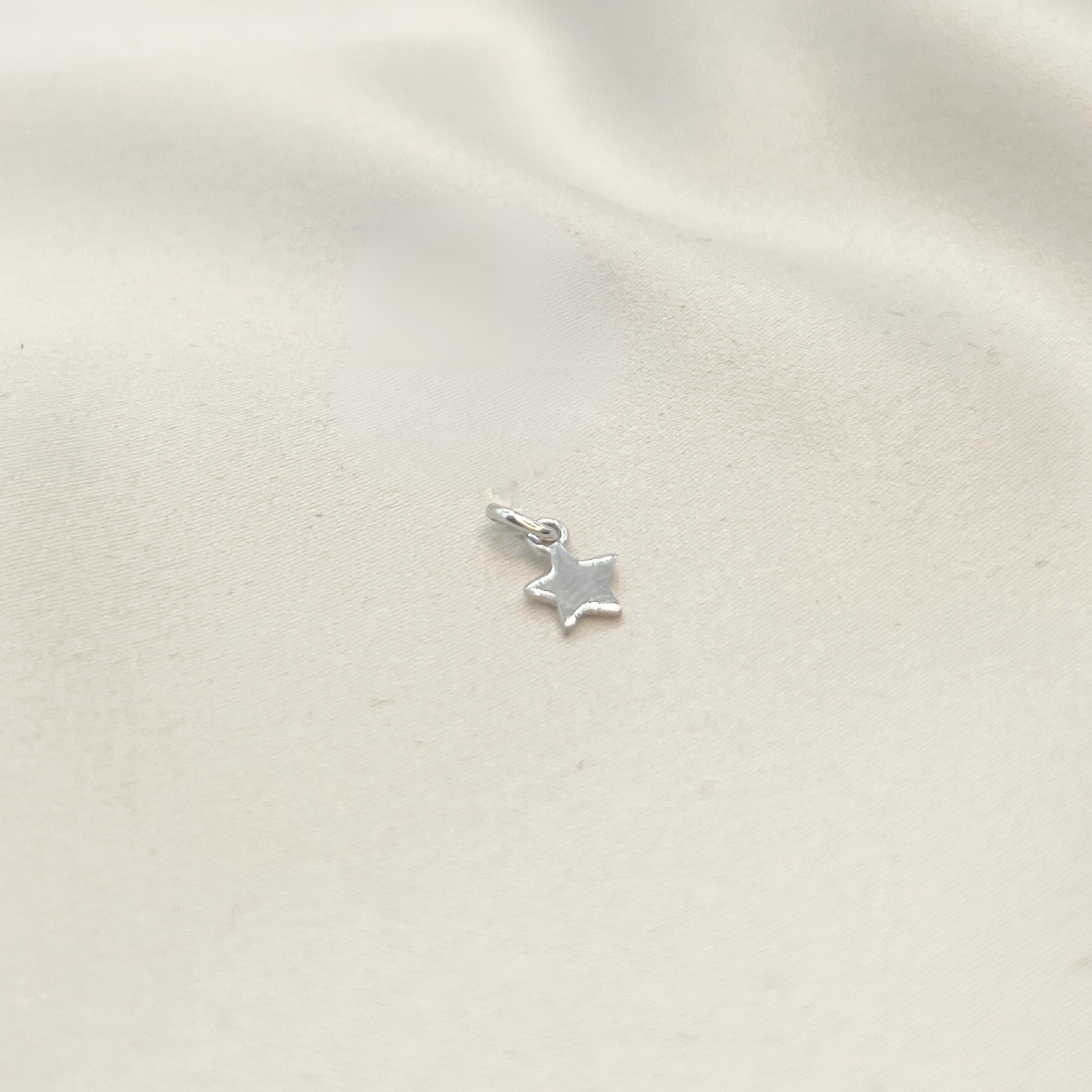 Colgante Estrellita en Oro Blanco 18k