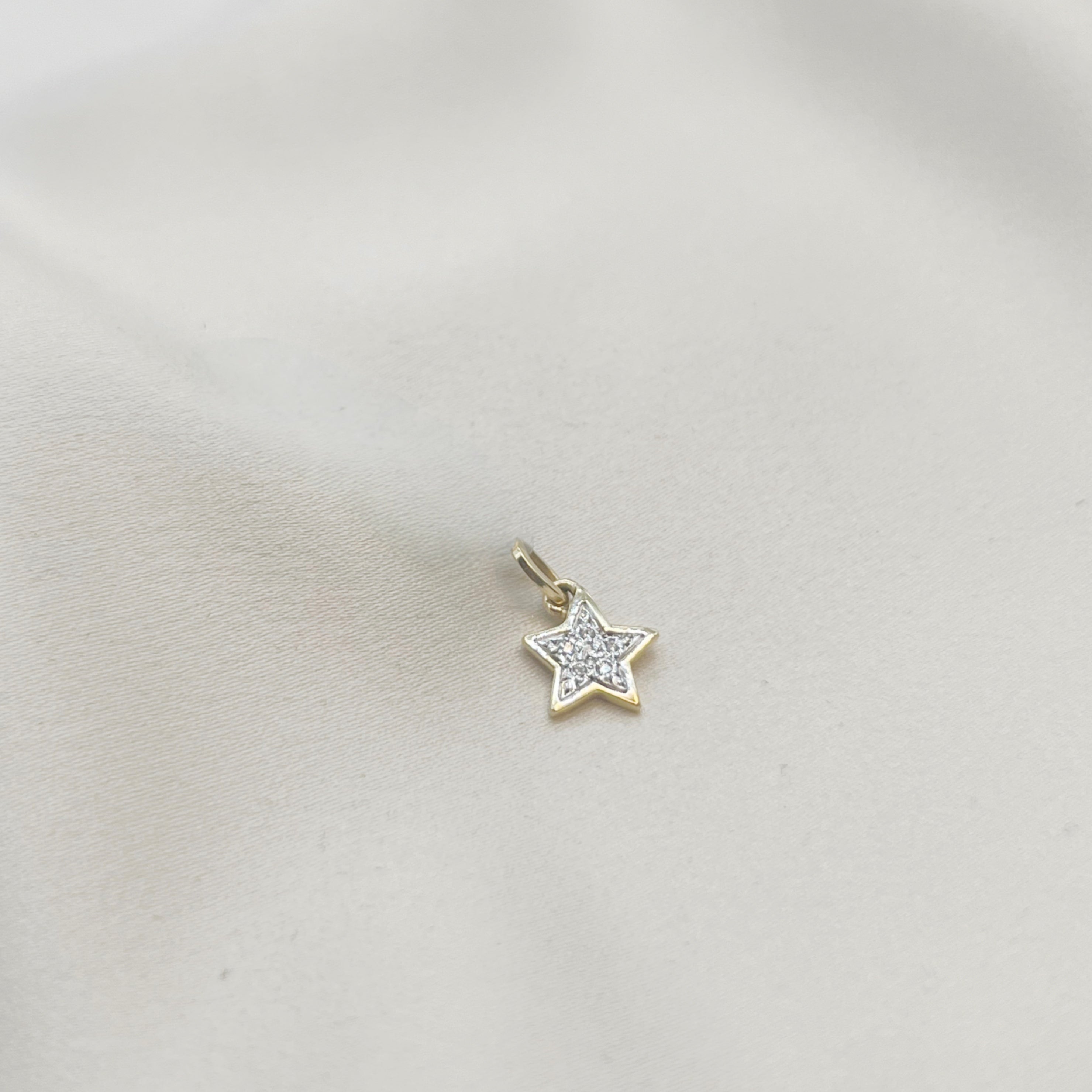 Colgante Estrella Bicolor con Diamantes en Oro Amarillo 18k